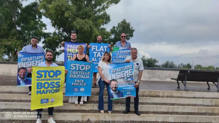 Lega in 17 piazze casertane: tutti schierati e firme raccolte (LE FOTO)