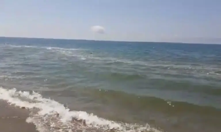 Tragedia sul lido, turista casertano esce dall’acqua e muore sulla spiaggia affollata