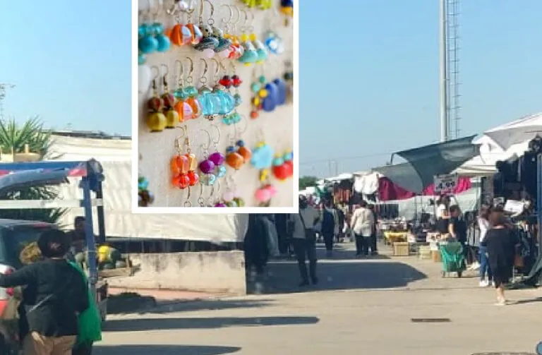 Porta via orecchini dallo stand, ladra semina venditrice e fugge in auto