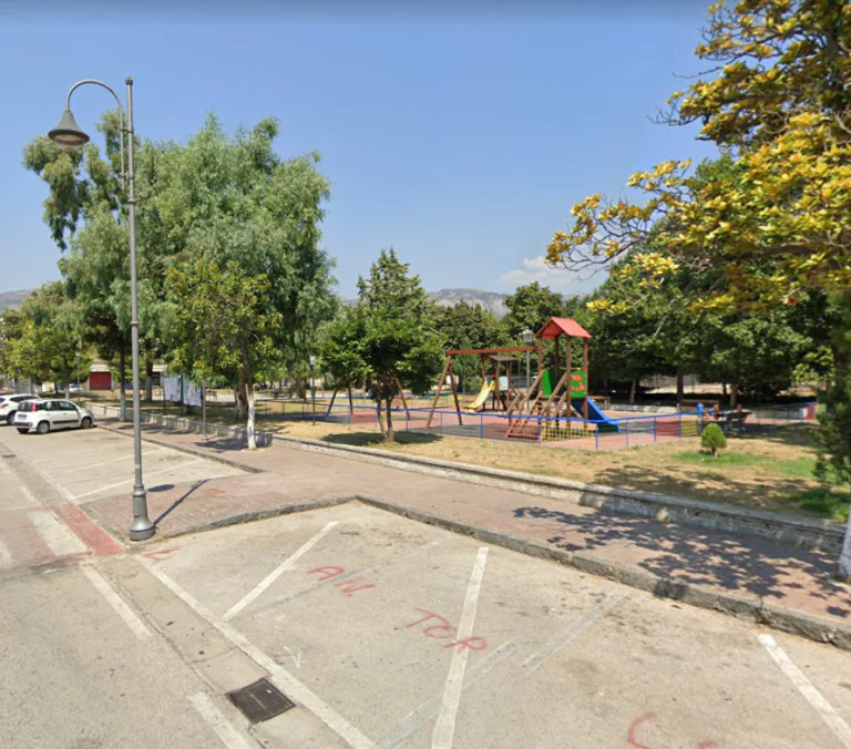 Boato dalla piazza: i soliti buontemponi. La gente si arrabbia