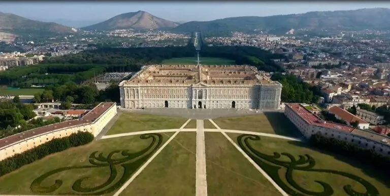 Il Comune aumenta la tassa di soggiorno: albergatori sul piede di guerra