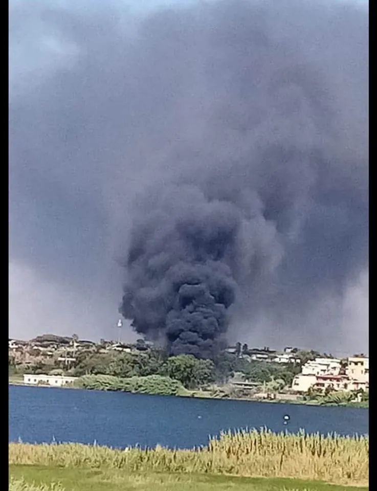 Nube tossica sul litorale, allerta al confine tra le due province. IL VIDEO