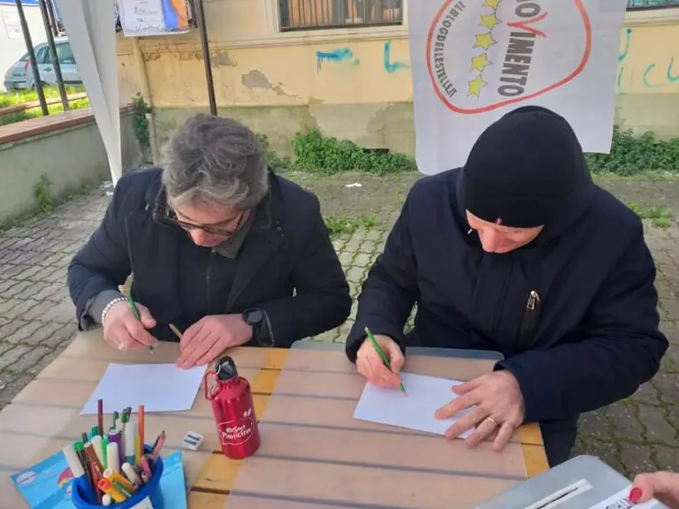 Area giochi davanti la scuola: da domani parte raccolta per fondi. Ecco come contribuire