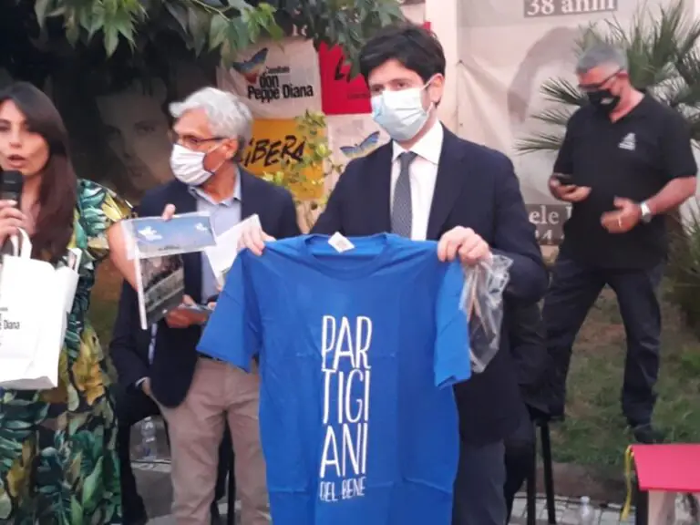 Il ministro a Casale: “Convivenza col virus, test sugli studenti e tso per chi non si cura”