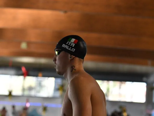 Stefano Ballo torna in acqua e trionfa sulla doppia distanza