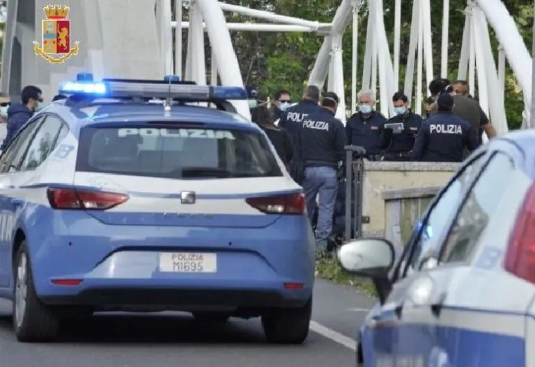 Padre disperato tenta suicidio, figlio nei guai per maltrattamenti: è in cella