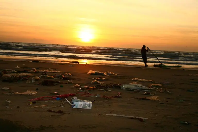 Spiagge campane zeppe di rifiuti, ecco quelle più a rischio