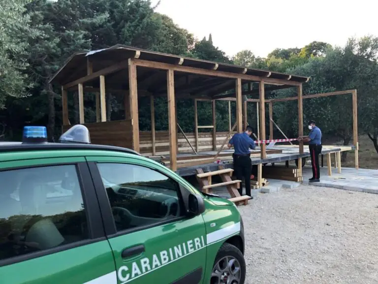 Blitz nella frazione, carabinieri sequestrano casa abusiva in via di realizzazione. FOTO