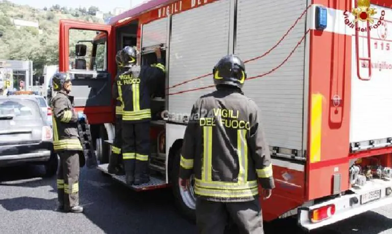 Non risponde alla porta e scatta l’allarme: arrivano i pompieri