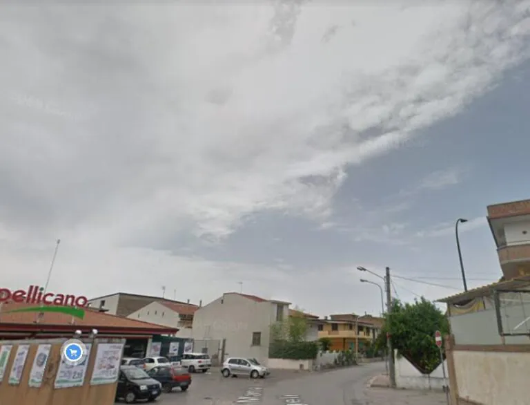 Donna ferita e rapinata fuori al market, arrestato 25enne. IL NOME