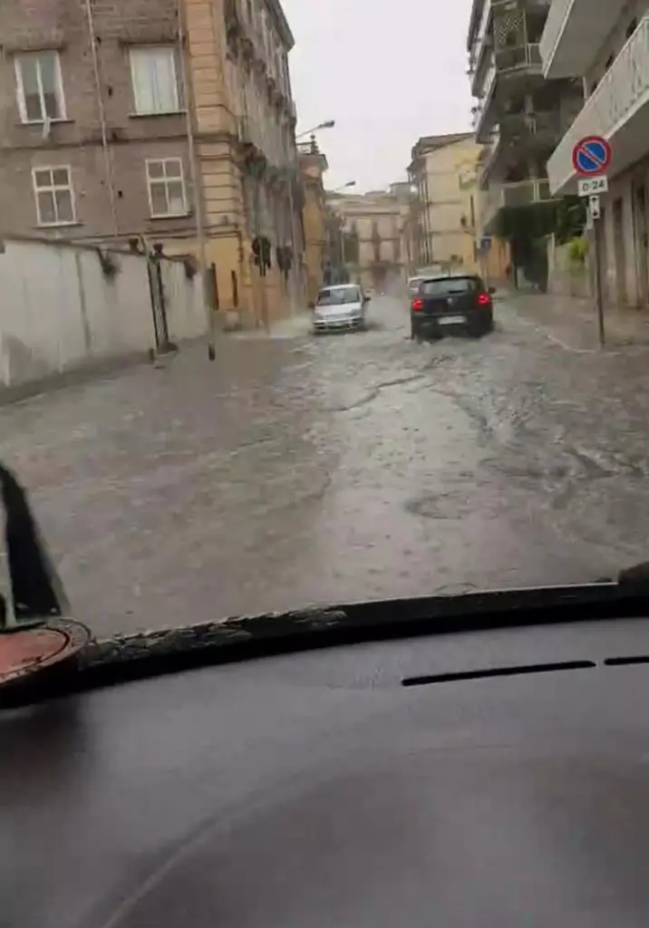Allagamenti nella zona della stazione. VIDEO