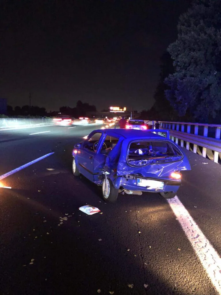 Schianto in autostrada, coinvolti 4 giovani