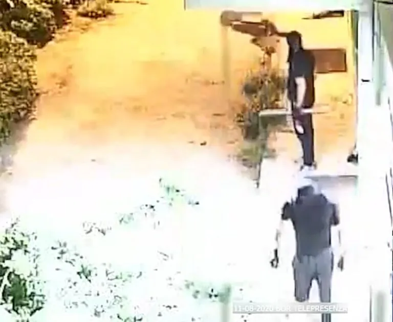 Proprietari in vacanza, ladri si fiondano in casa. Il video
