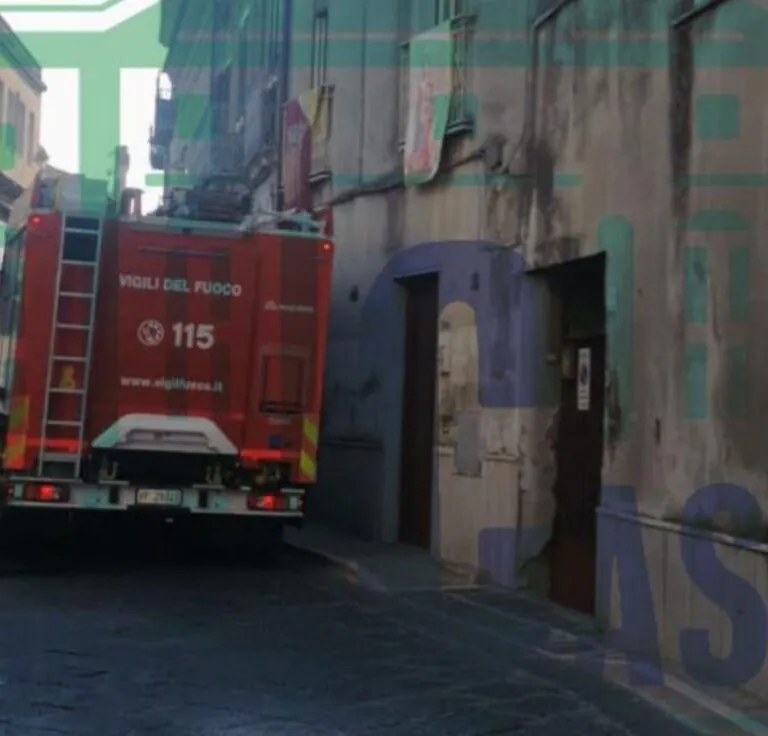 Donna trovata morta in casa sull’Appia