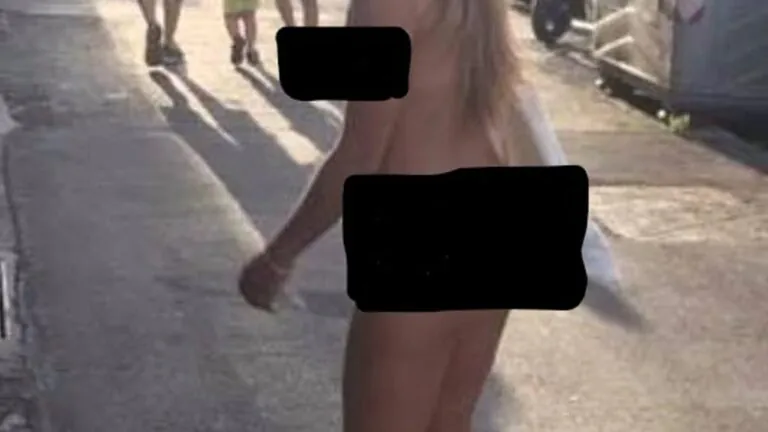 Donna nuda sulla strada principale: piombano i carabinieri