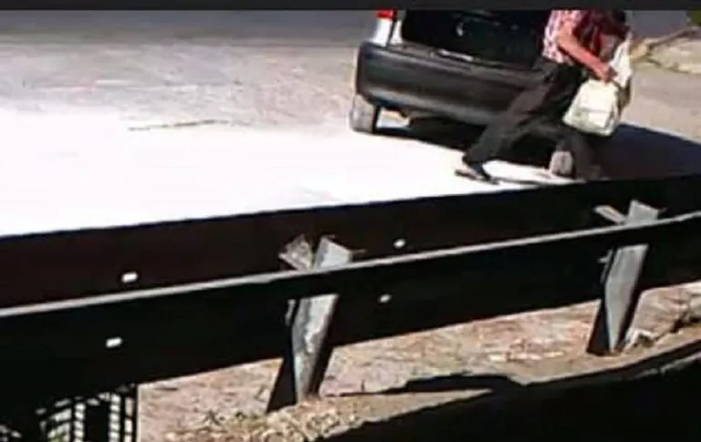 Scarica rifiuti illegalmente, incastrato dalle telecamere