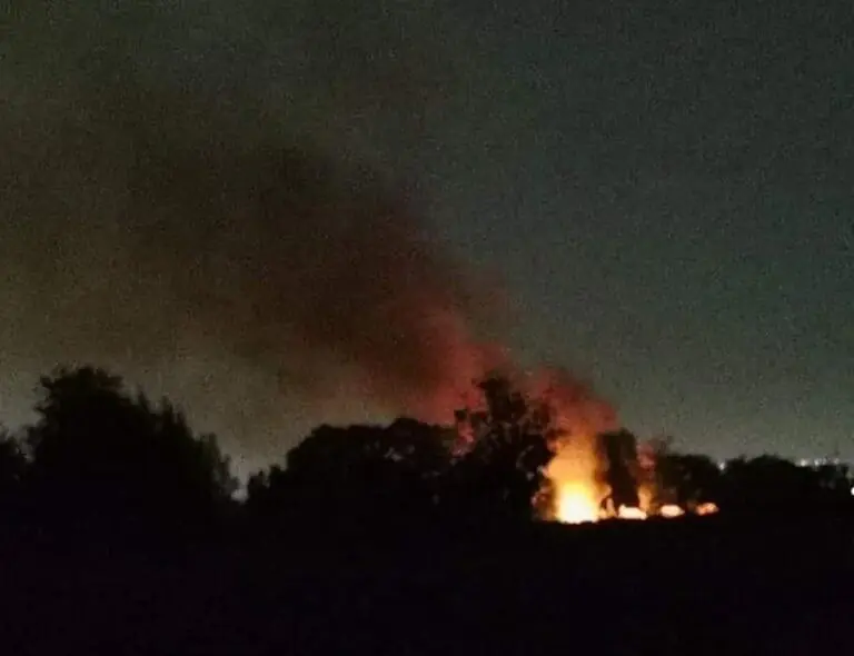 Provincia assediata dai roghi, area agricola data alle fiamme da piromani. FOTO