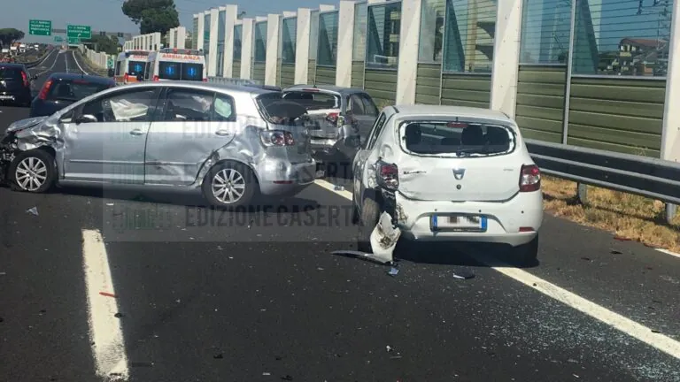 Carambola in autostrada, il bilancio è pesante. Code di 7 km, le ultime sui feriti