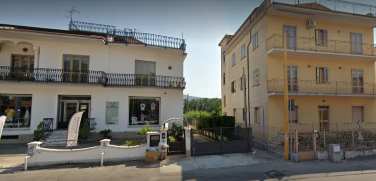 La strada del ‘Lusso’ bloccata: era un’antica servitù per arrivare prima al cimitero