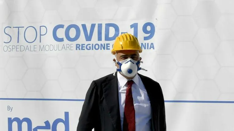 Covid Hospital in Campania, indagato manager dell’Asl: sequestrati cellulare e pc
