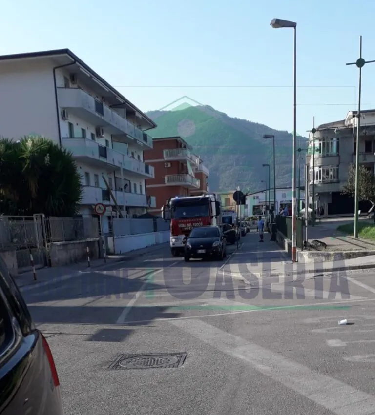 Vigili del fuoco e ambulanza al parco De Lucia: soccorsi ad una donna