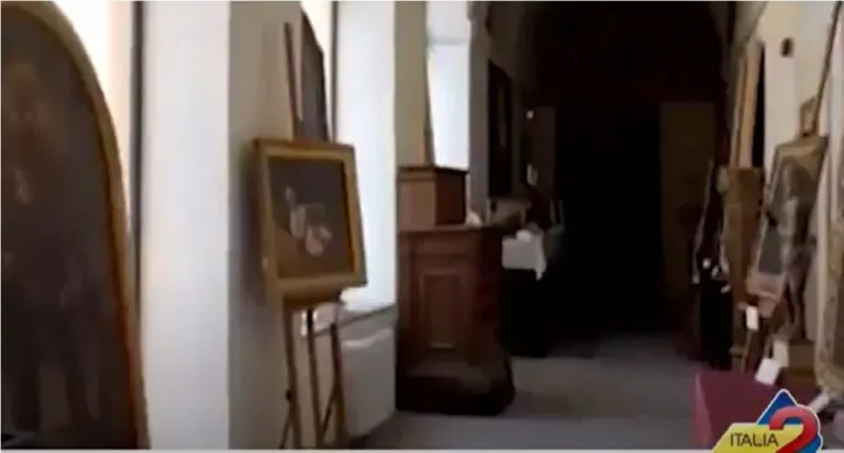 Colpo da 200mila euro in una chiesa del Casertano, ritrovato l’altare