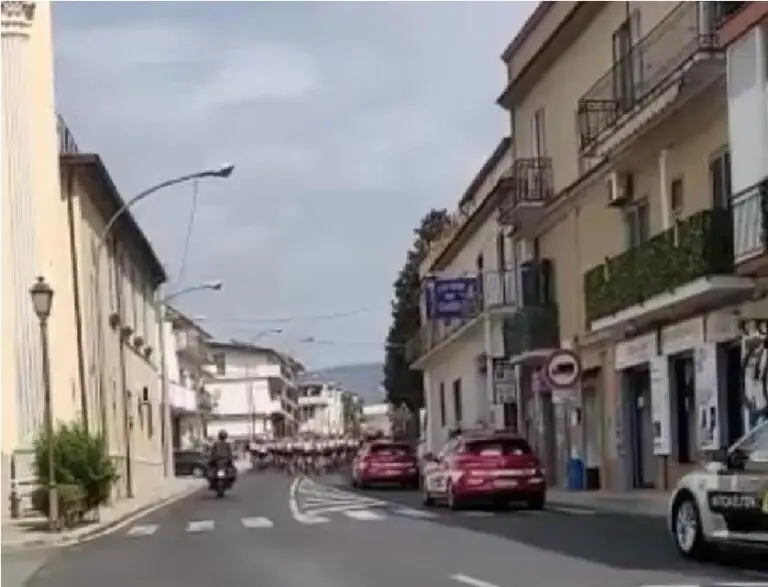 La corsa blocca la Valle: automobilisti in ostaggio da ore