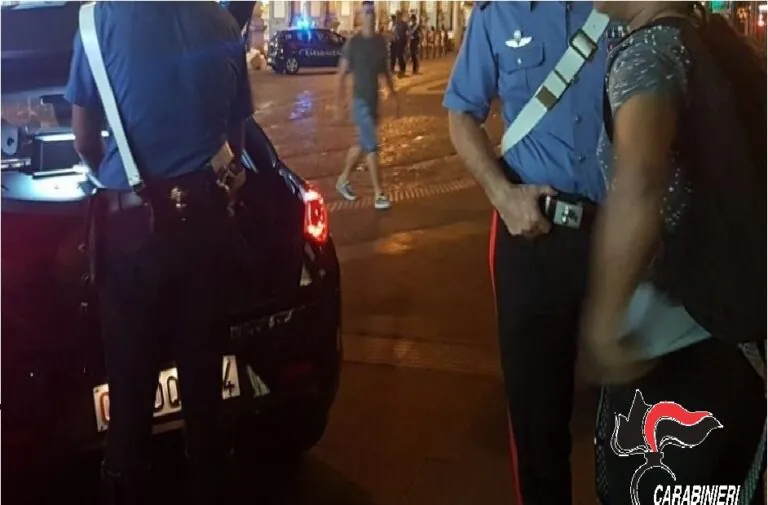 Addosso nel locale e senza mascherina, carabinieri chiudono 2 bar