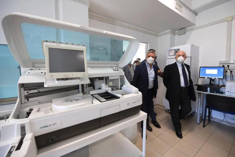 Coronavirus in Campania, De Luca: «I dati ci devono preoccupare, dobbiamo stare attenti altrimenti finiamo in zona ‘strarossa’»