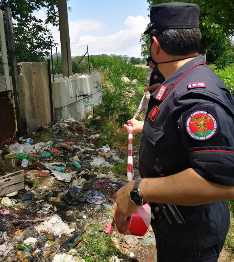 Scarti di edilizia e rifiuti, scatta il doppio blitz della Forestale. FOTO