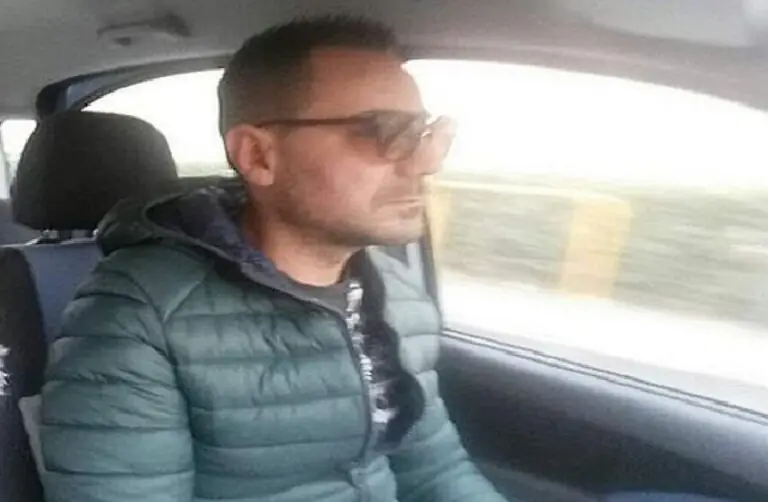 Barman trovato morto, Luigi sta tornando a casa per l’addio