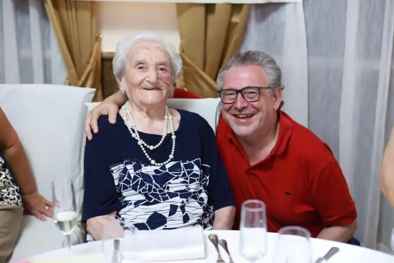 Nonna Pompilia tocca quota 100, grande festa in città. FOTO