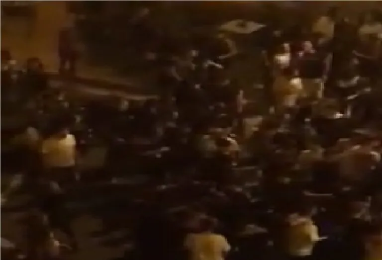 Aggressione nella movida tra teaser e pietre, 2 nei guai
