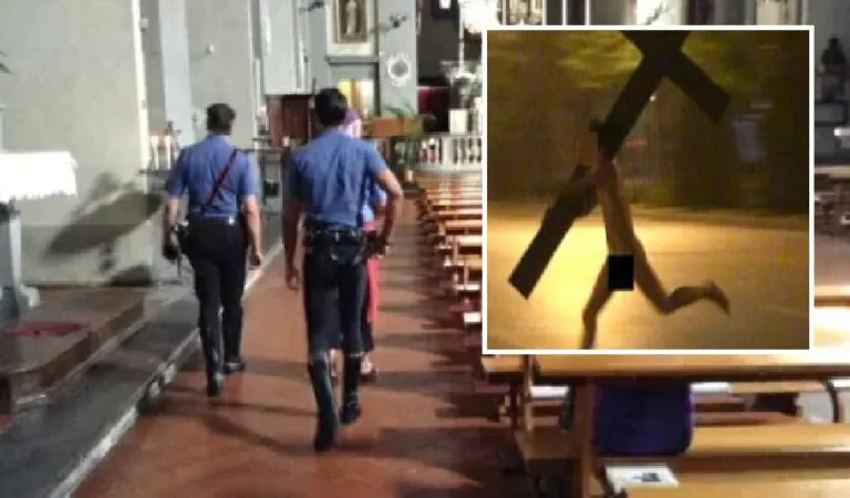 Entra nudo in chiesa e si mette a cantare “O sole mio”