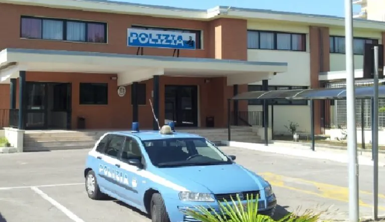 Deve scontare quasi 4 anni per armi e furto, beccata sul litorale
