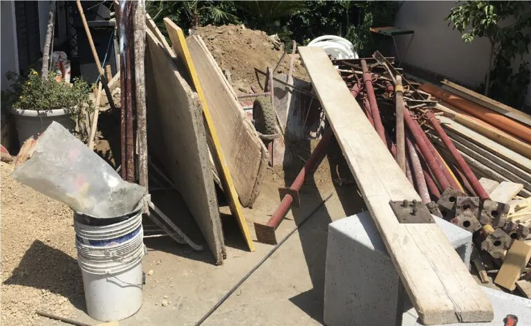Blitz degli agenti, scoperti lavoratori in nero sul cantiere. FOTO