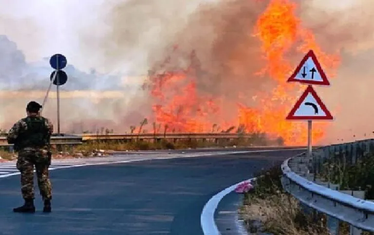 Rogo all’imbocco dell’A1, così i militari hanno salvato gli automobilisti