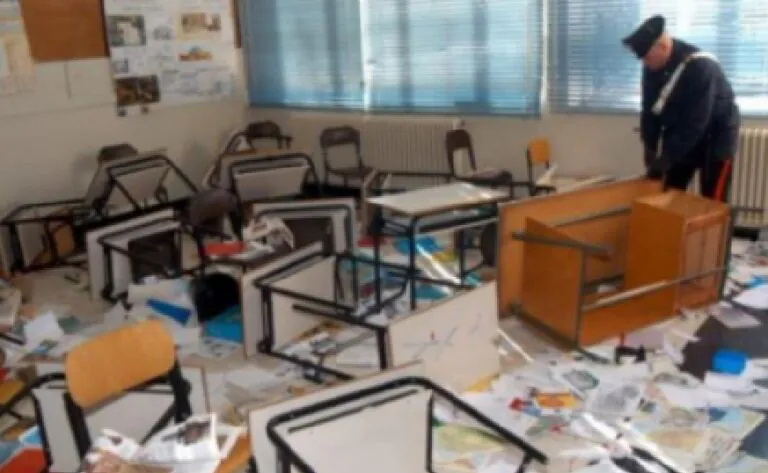 Ladri saccheggiano scuola prima della riapertura post sanificazione