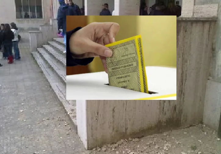 Elezioni, agenti sorprendono supporter e lo allontanano