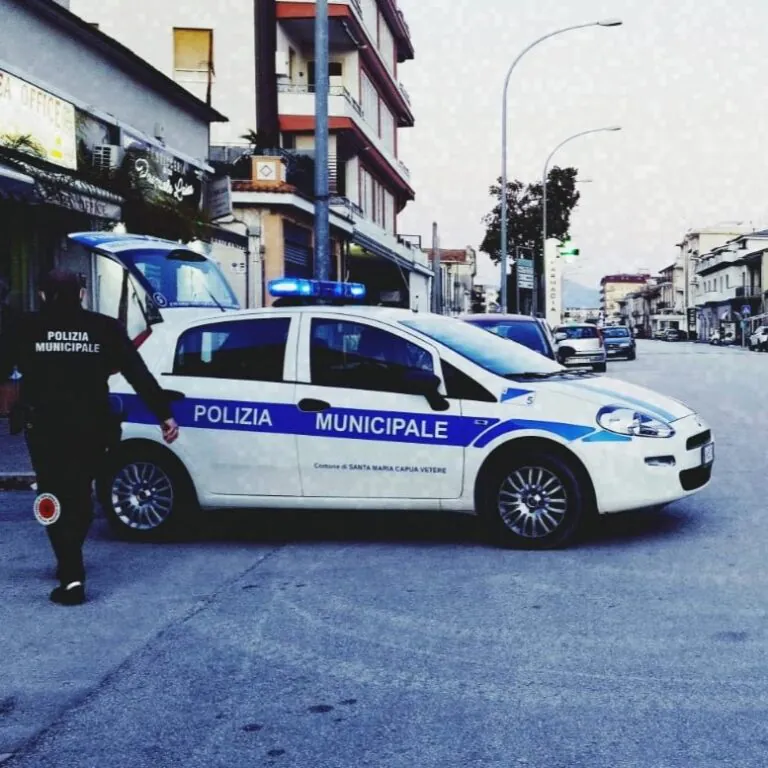 Agenti trovano 100 persone, chiuso ristorante giapponese