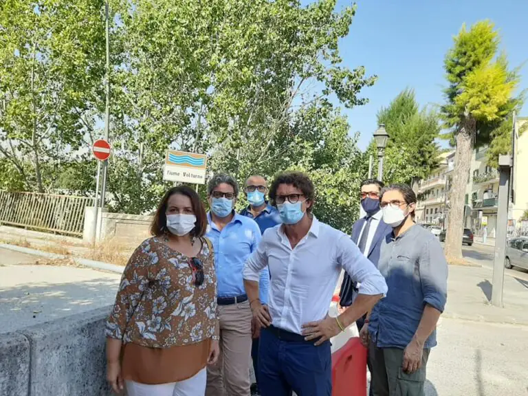Ponte chiuso da mesi, arriva lo “specialista” Toninelli: “I soldi ci sono”