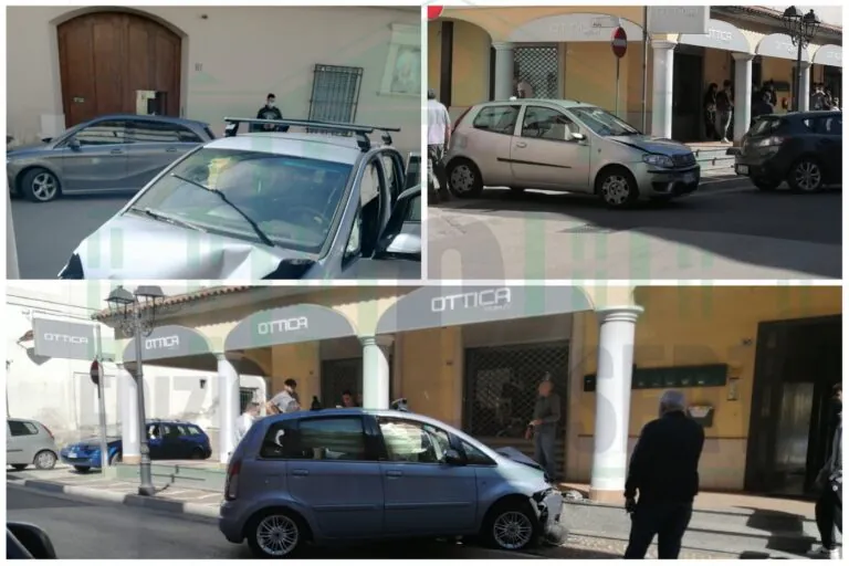 Impatto al quadrivio del corso: auto centra palo. C’erano dei bambini