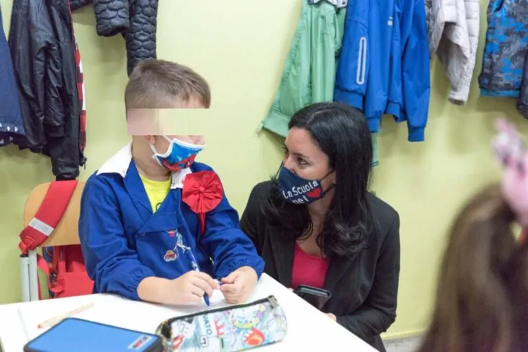 Azzolina se ne frega di De Luca e virologi: “Tutti in classe il 7. Non dobbiamo perdere più un’ora”