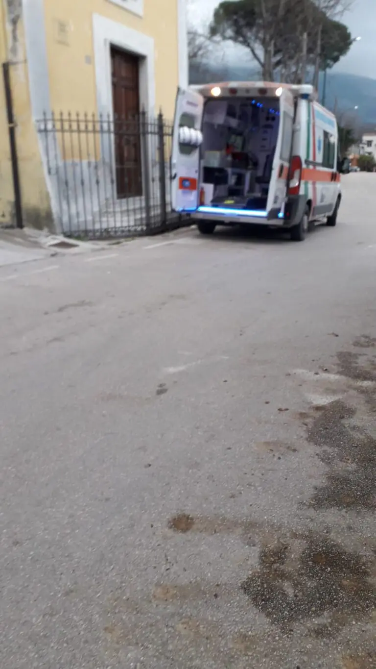 Incidente durante la pigiatura del vino, ferito un signore