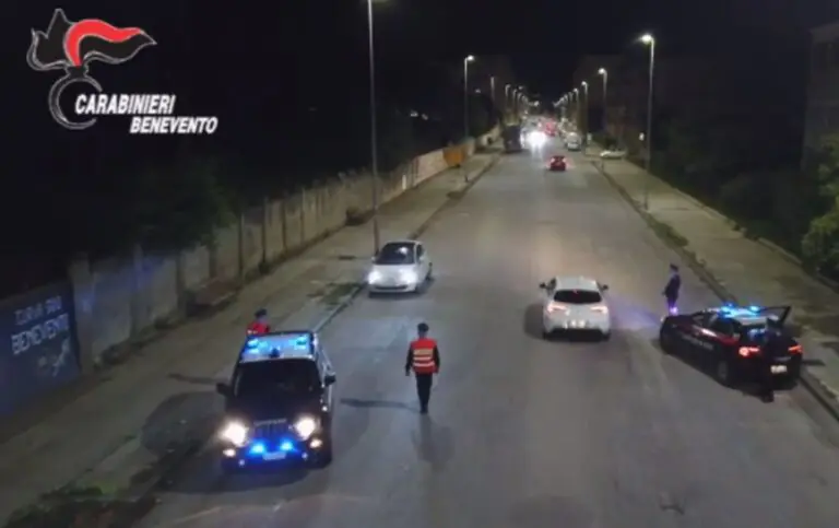 Blitz nella Valle, sequestrate armi e droga: 11 nei guai