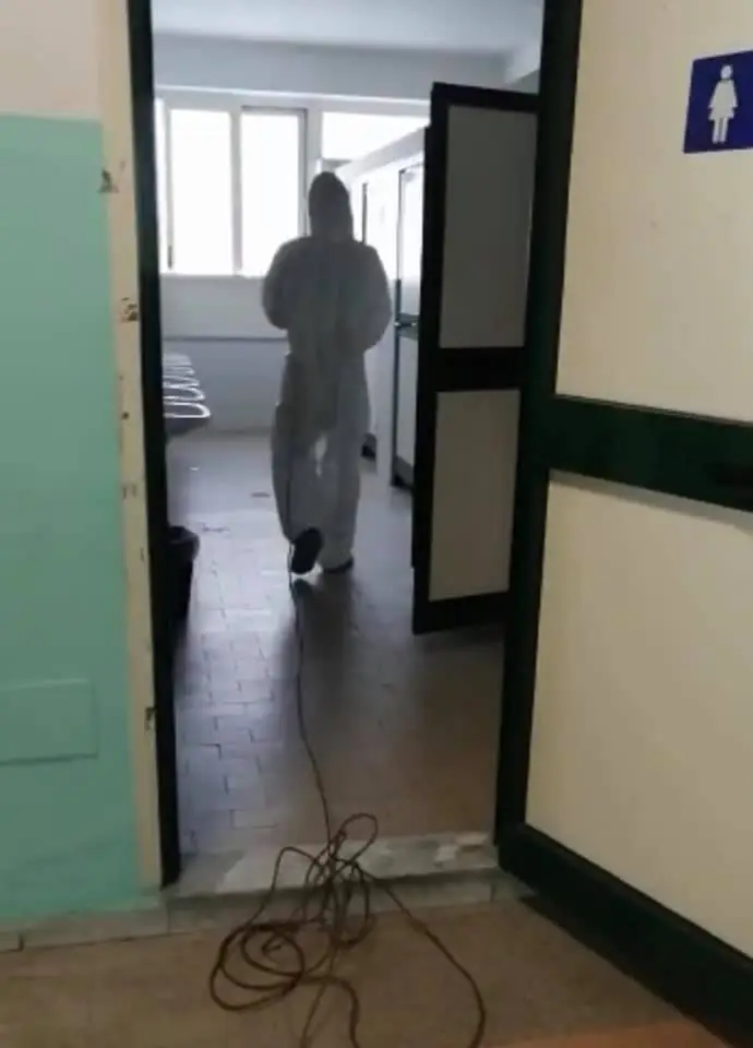 Studente positivo, classe in quarantena e scuola chiusa per sanificazione