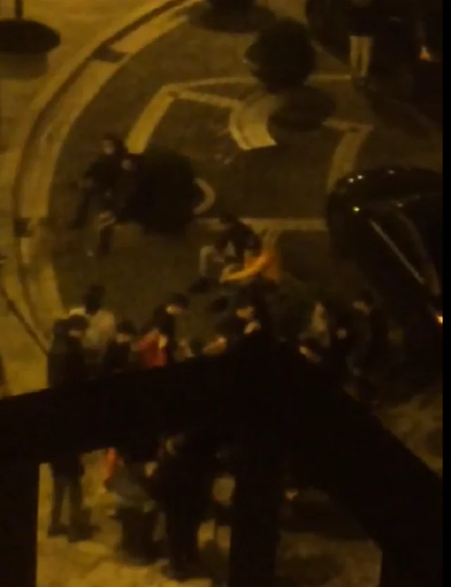 Movida fuori controllo: assembramenti di giovani senza mascherine. VIDEO