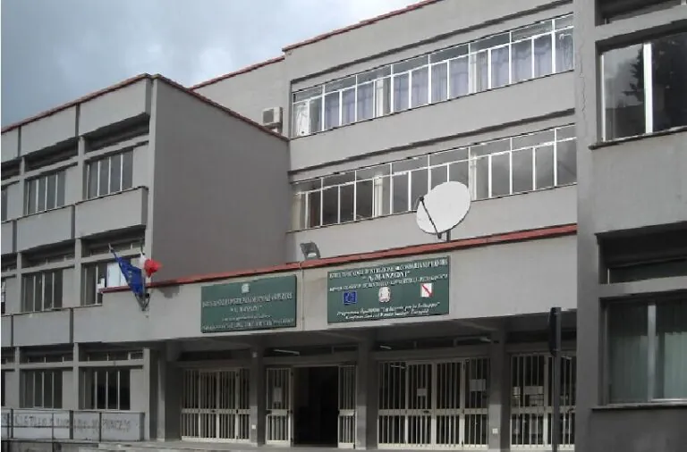 Casertano, riaprono le superiori ma molti non ritornano. I dati sulle assenze