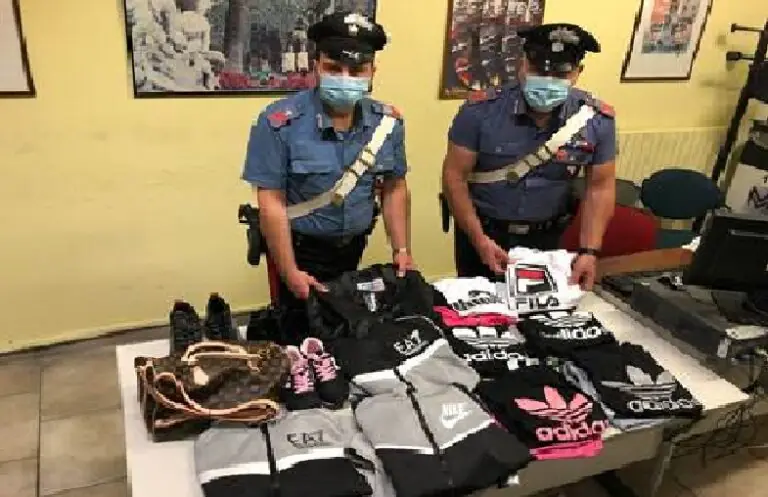 Griffe pezzottate, blitz dell’Arma: sequestro da 2mila euro. FOTO