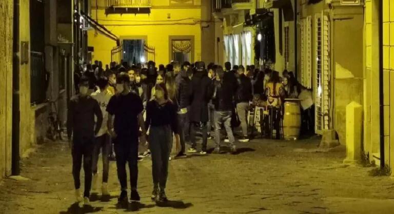Covid, positivo titolare del bar. Contagiate pure docente e studentessa